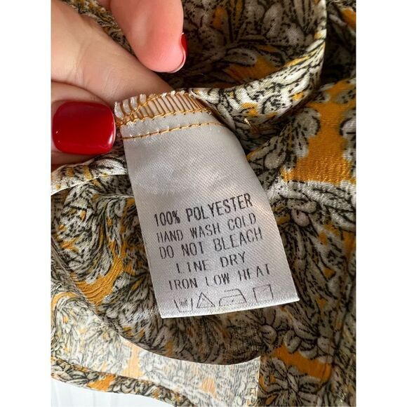 NWT ee some Womens Blouse Size M - Picture 3 of 4